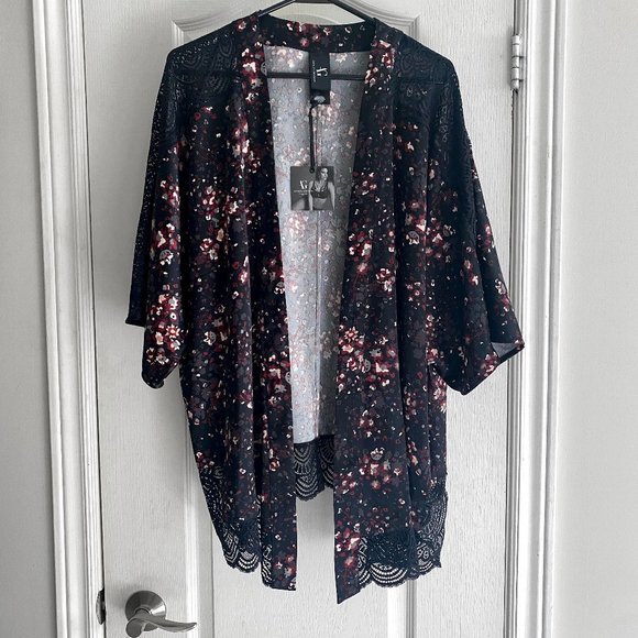 Ashley Graham - Printed Satin Floral Kimono with Lace Insert - Picture 8 of 15